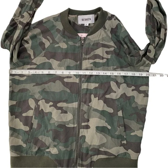 BB Dakota Can’t See Me Bomber Army Green Women Sz Med Camo Pockets Full Zip  NWT